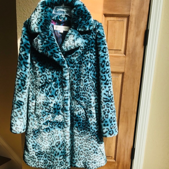 Trina Turk Jackets & Blazers - TRINA TURK BLUE FAUX LEOPARD FUR COAT